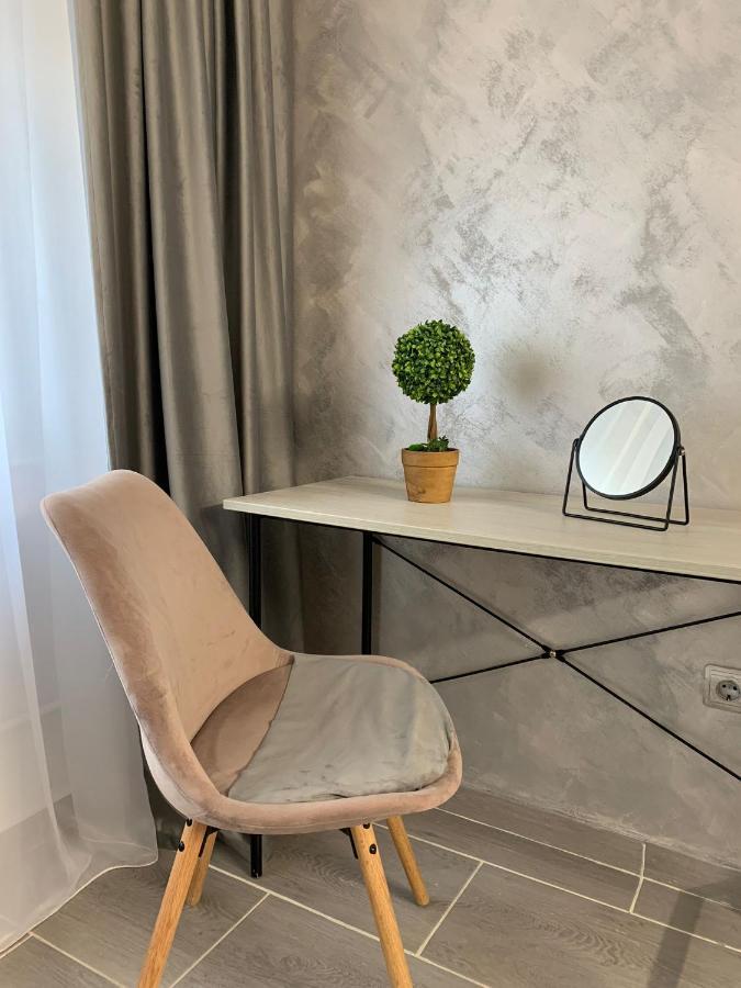 Chic Galati Apartment: Urban Escape Exteriör bild